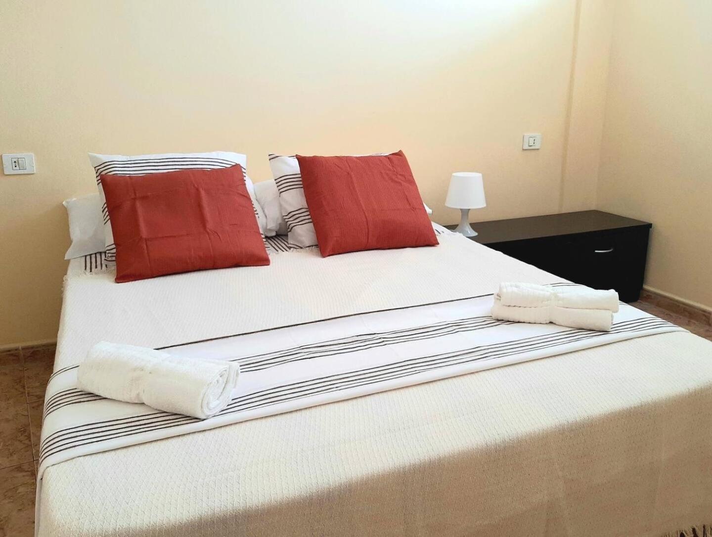 Perfectly Located Apartment With Pool Playa de las Américas Buitenkant foto